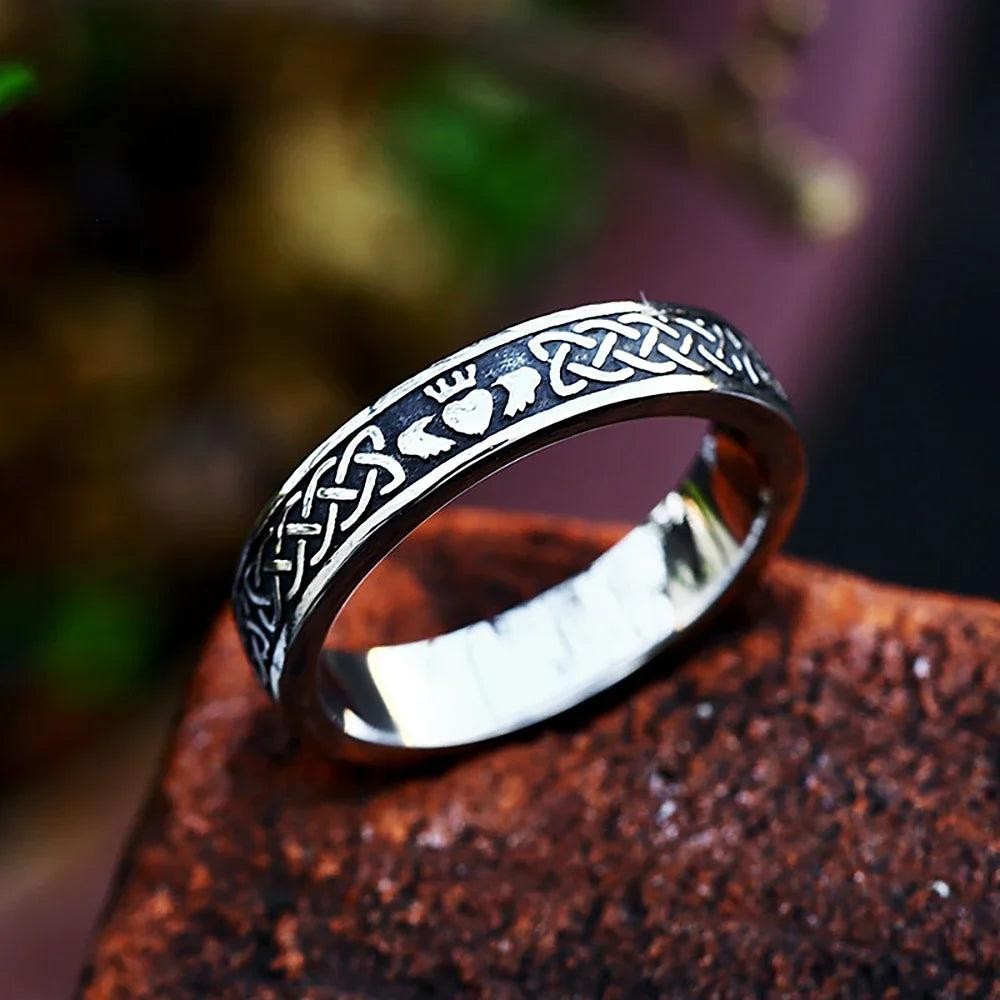 2️⃣ Creative Pattern Ring Stainless Steel Punk Fashion Ring Men Women