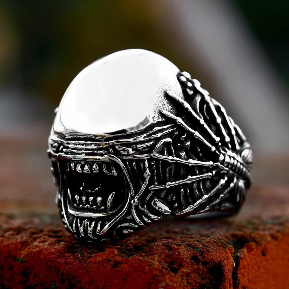 1️⃣ Skull Spider Ring 316L Stainless Steel Punk Biker Gothic Ring for Men Hallow