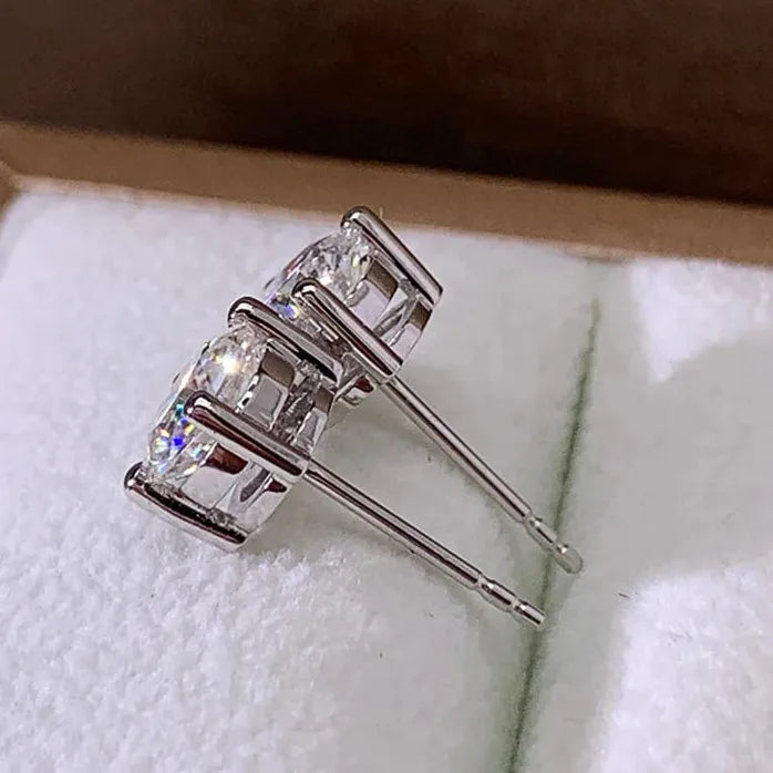 Classic 4 Claws Cubic Zirconia Women’s Minimalist Crystal Stud Earrings