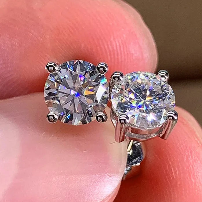 Classic 4 Claws Cubic Zirconia Women’s Minimalist Crystal Stud Earrings