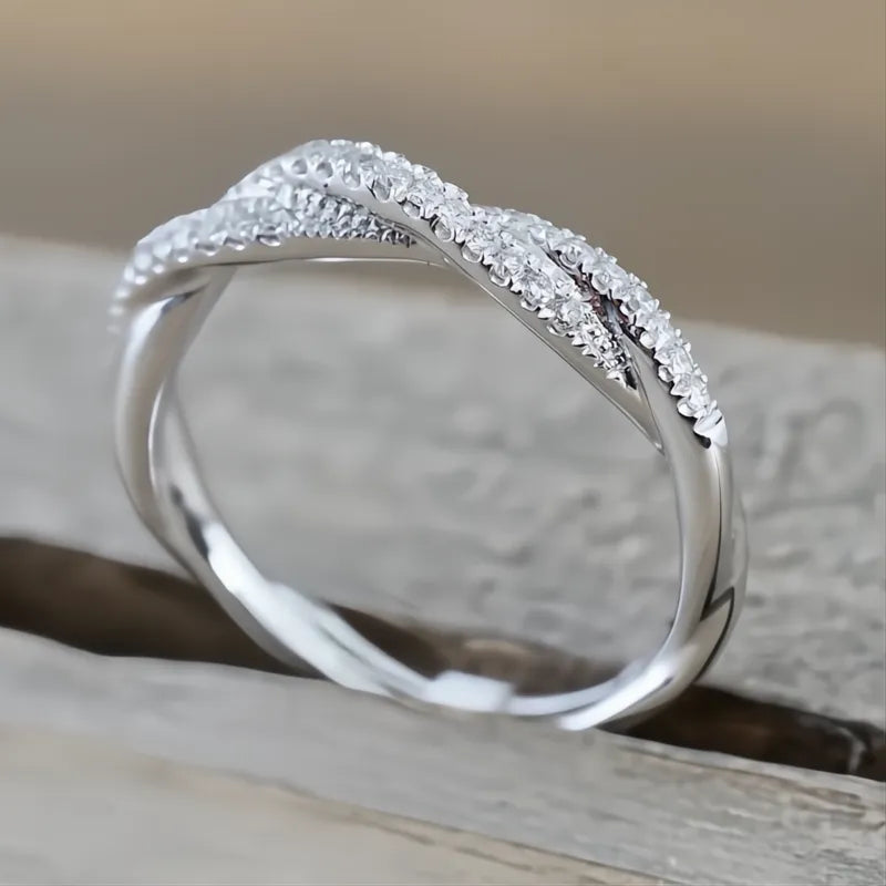 Fashion Twist Silver Color Band Ring for Women White CZ Cubic Zirconia Stylish Jewelry Accessory