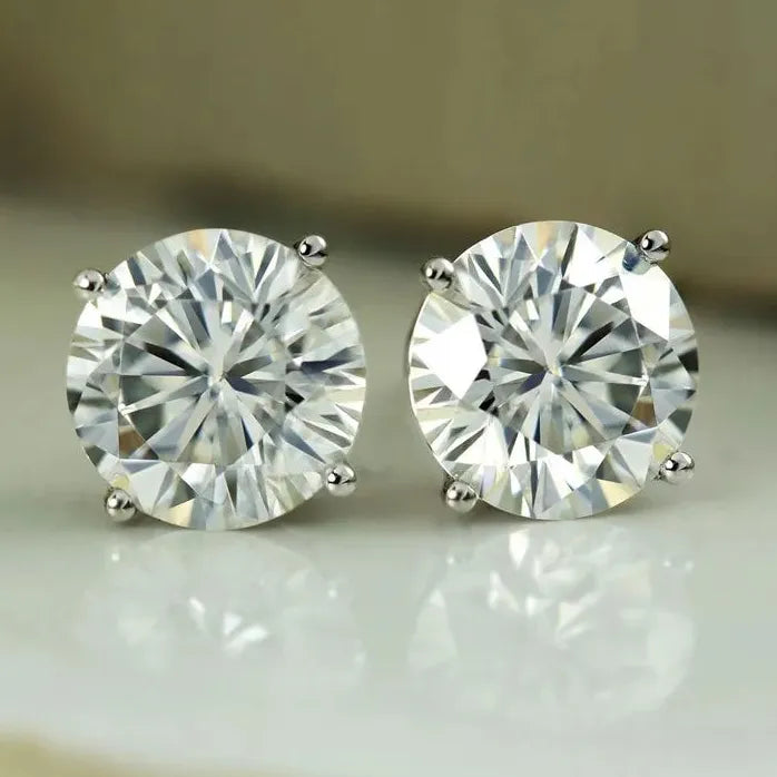 Classic 4 Claws Cubic Zirconia Women’s Minimalist Crystal Stud Earrings
