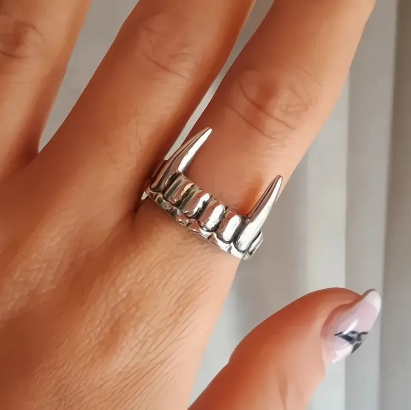 Adjustable Antique Silver Vampire Teeth Open Ring Zinc Alloy Punk Jewelry A965