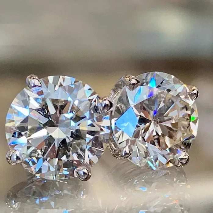 Classic 4 Claws Cubic Zirconia Women’s Minimalist Crystal Stud Earrings