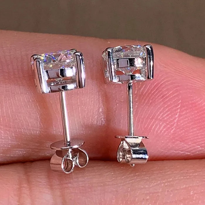 Classic 4 Claws Cubic Zirconia Women’s Minimalist Crystal Stud Earrings