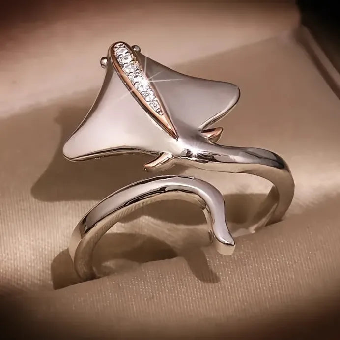 Adjustable Ocean Fish Ring with Geometric Design for Women – Gift Idea