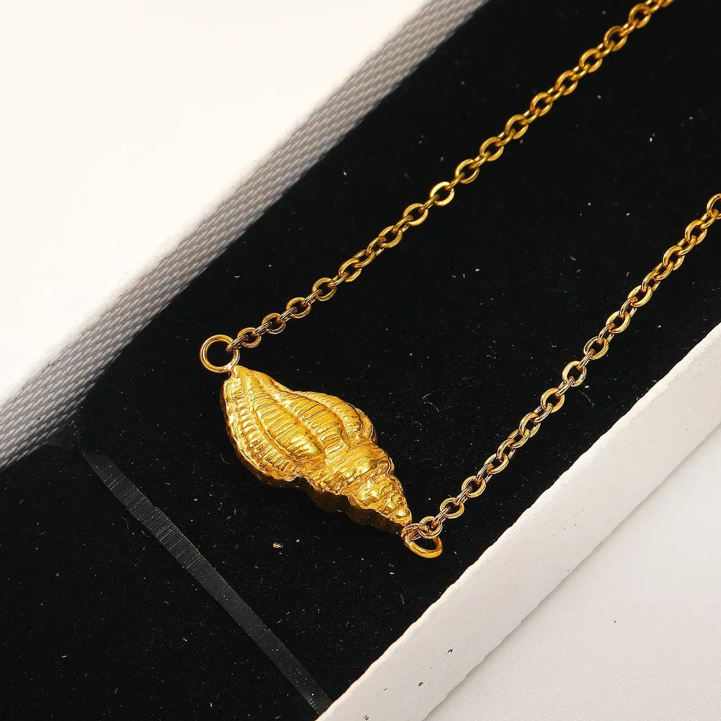 18K Gold Plated Stainless Steel Geometric Conch Pendant Necklace Women Hypoallergenic