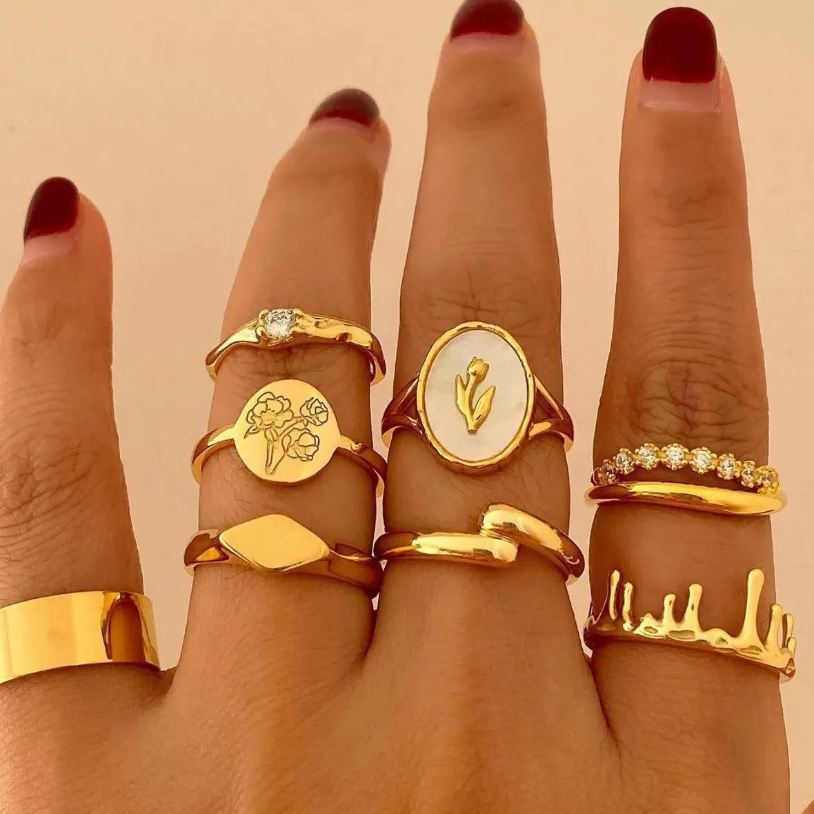8Pcs Vintage Gold Metal Tulip Flower Rings Set Featuring Rhinestones for Women