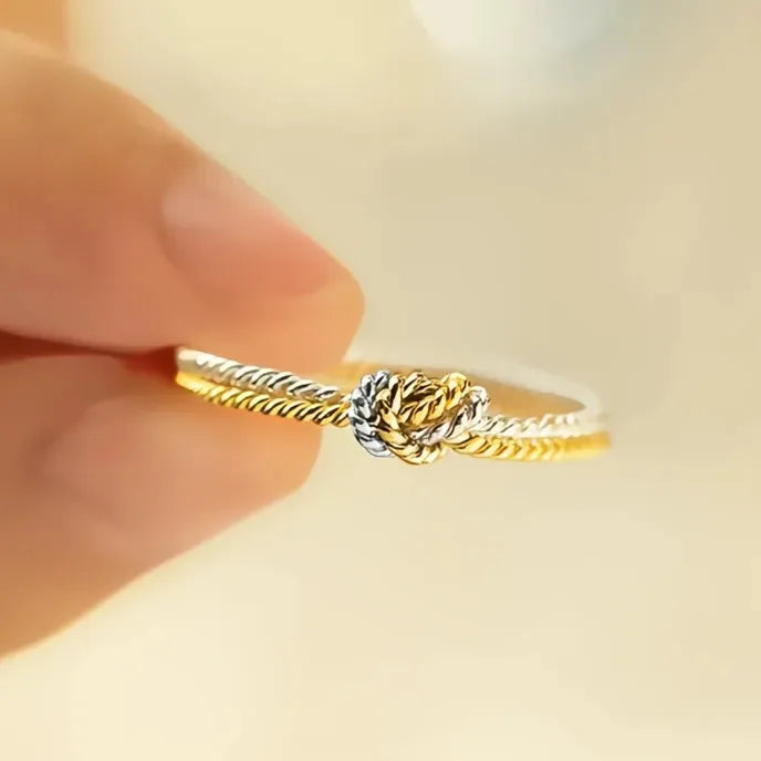 Two-Tone Twisted Brass Ring for Women, Geometric Lines, Daily Wear Jewelry