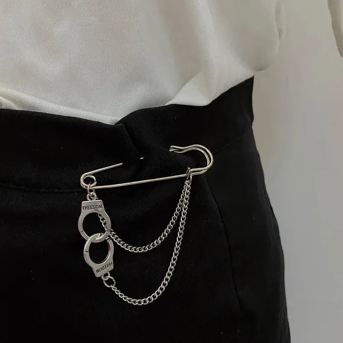 Korean Style Zinc Alloy Metal Butterfly Chain Brooch Pin for Men Women