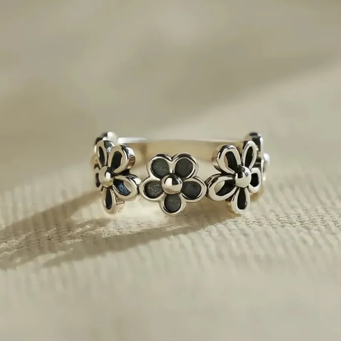 Women’s Black Hollowed-Out Flower Zinc Alloy Ring Trendy Party Jewelry