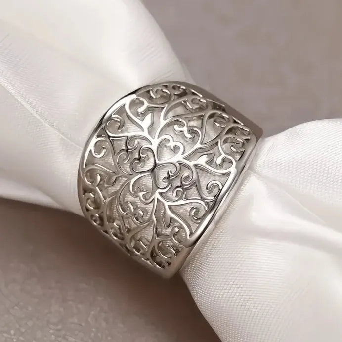Hollow Engraved Geometric Women’s Ring Luxury Wedding Party Jewelry Gold Silver