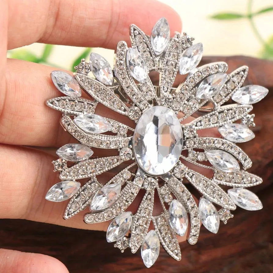 Vintage Openwork Floral Brooch Classic Style Gift for Men & Women