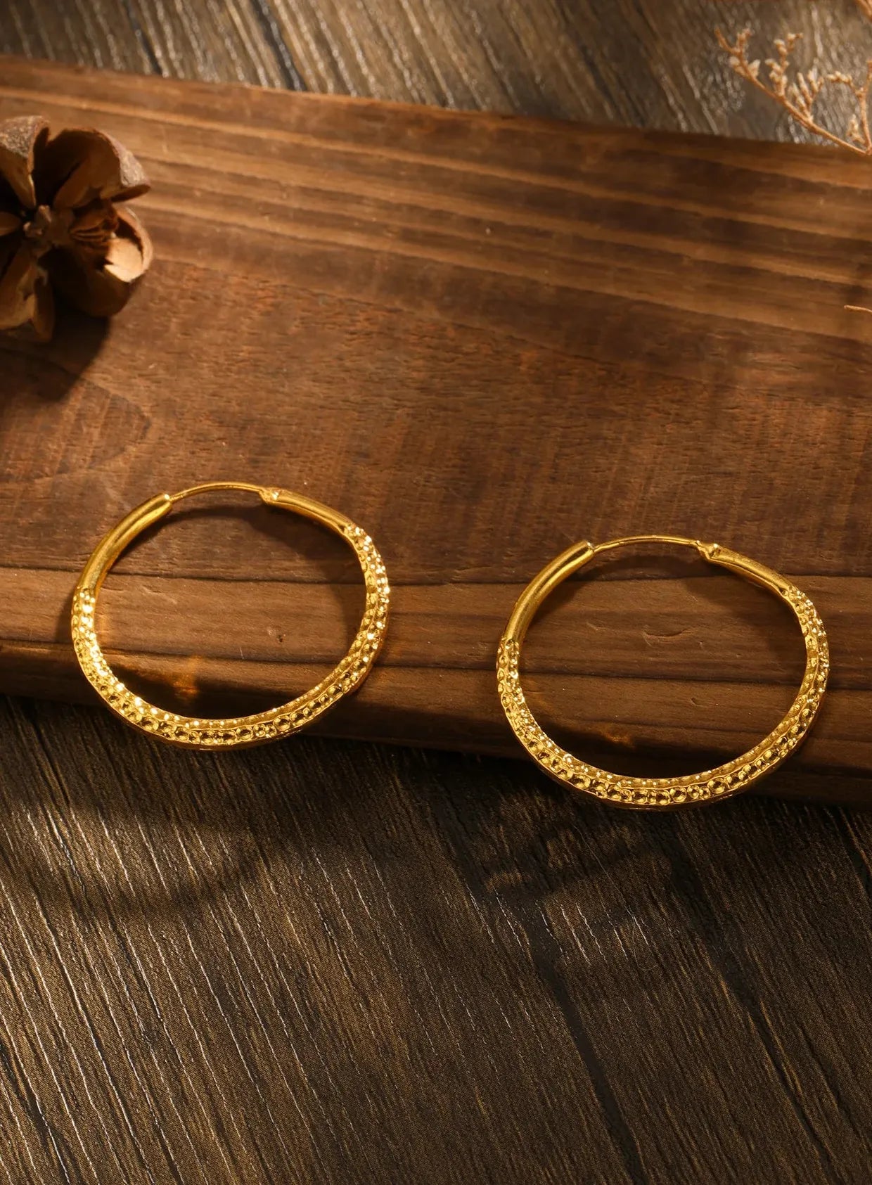 Simple Big Zinc Alloy Metal Hoop Earrings for Women Carved Serrated Circle