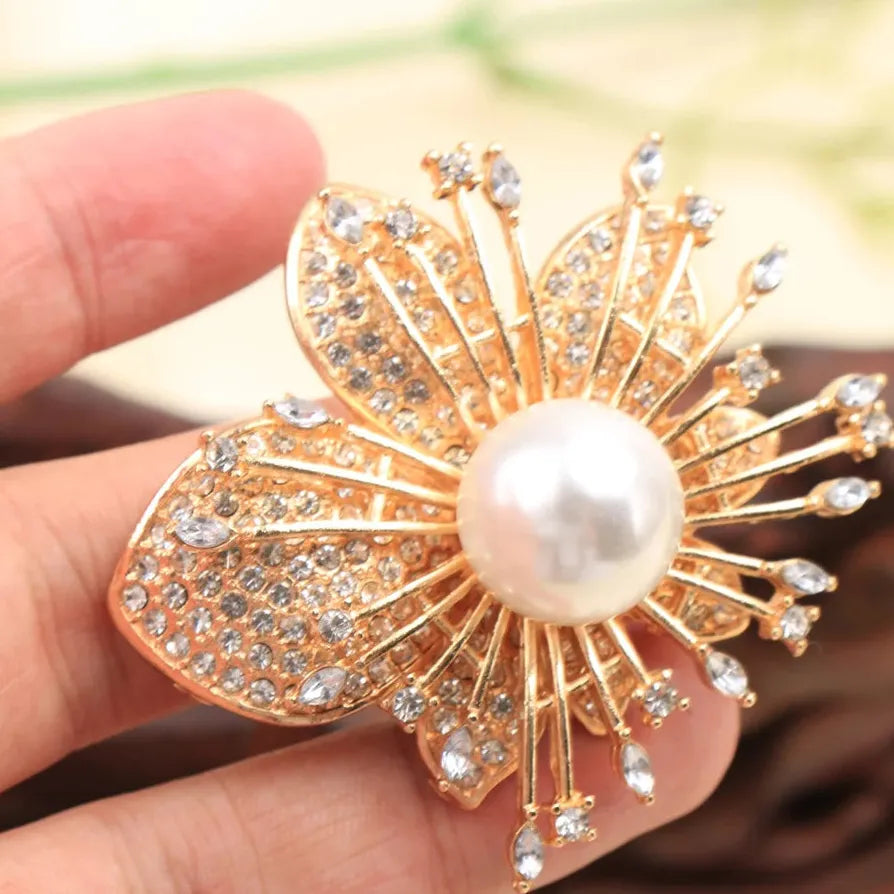 Luxury Classic Flower Brooch Pin Elegant Jewelry for Women Men