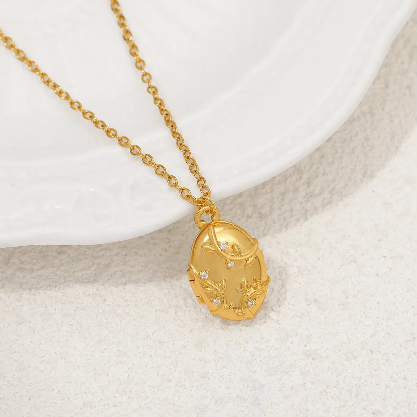 18K Gold Geometric Oval Photo Pendant Necklace Stainless Steel Choker Gift for Her