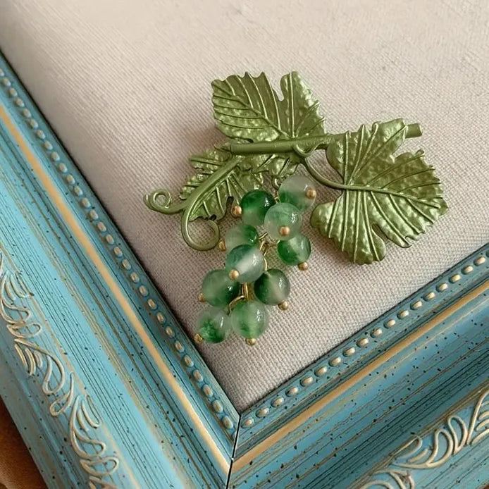 Classic Luxury Grape Fruit Brooch Jewelry Gift for Men and Women