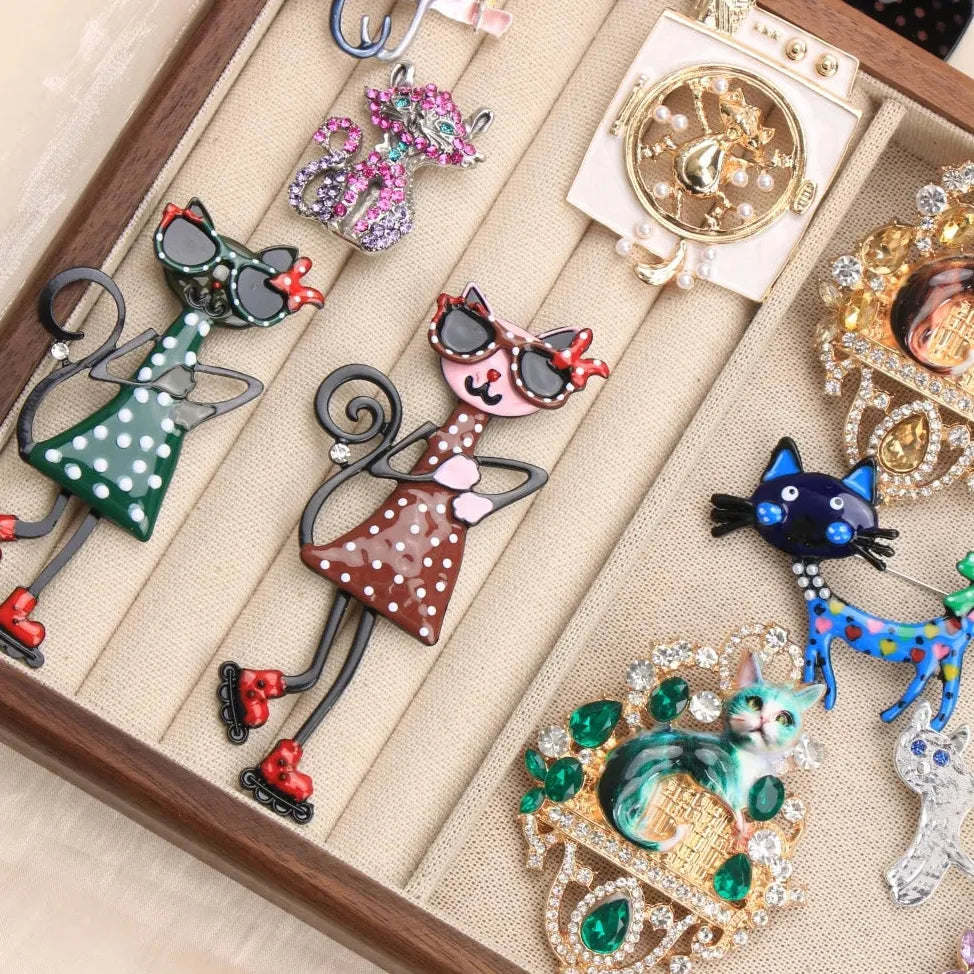Elegant Vintage Cat Brooch for Women Fashion Accessory Gift