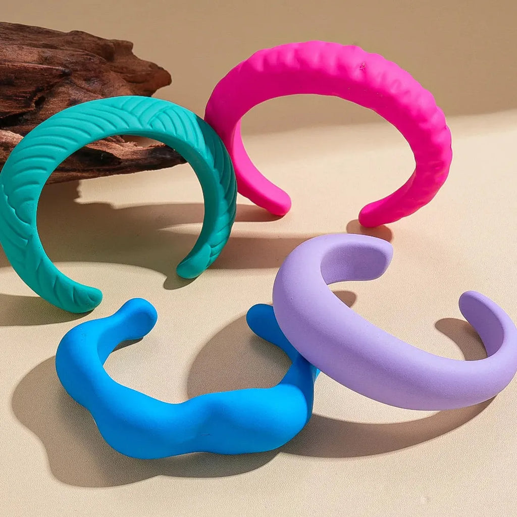 European American Oversized Unique Acrylic Irregular Geometric Open-Cuff Bangle - High-End Statement Wrist Jewelry for Women