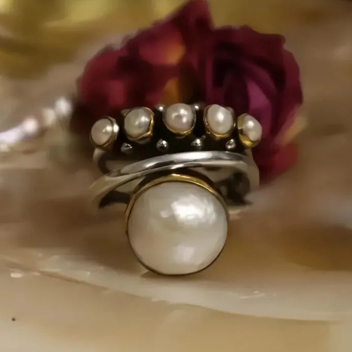 Vintage Two-Tone Metal Ring with Imitation Pearl Geometric Prong Design