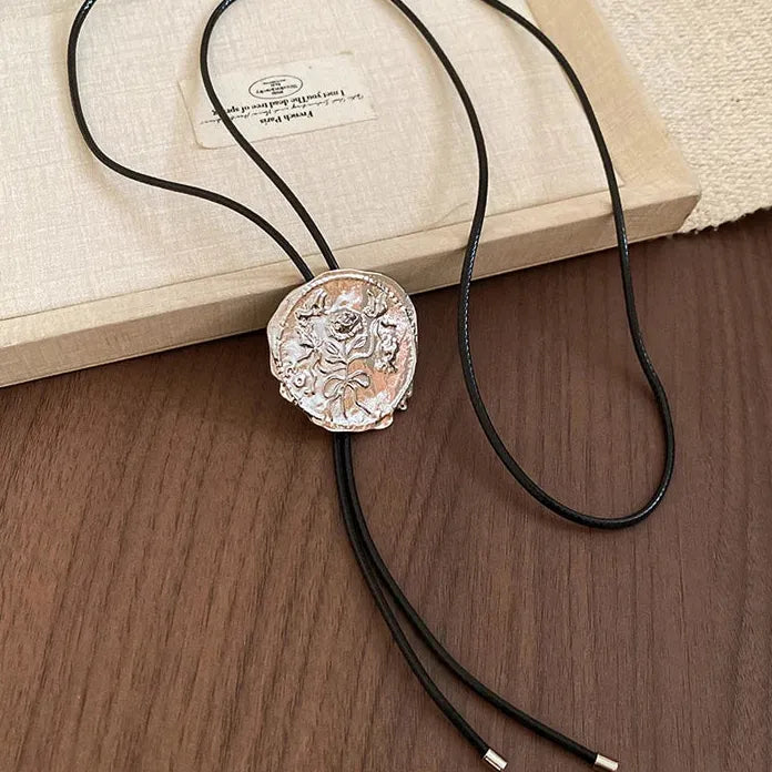 Adjustable Flower Round Pendant Necklace for Women Zinc Alloy Jewelry Gift