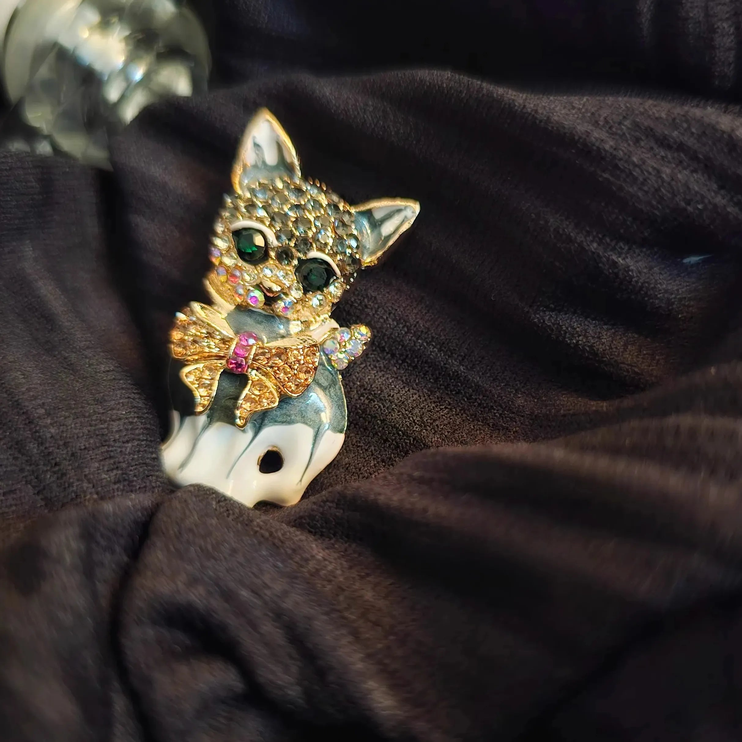 Luxury Classic Cat Brooch for Men Women Gift Elegant Jewelry Accessory