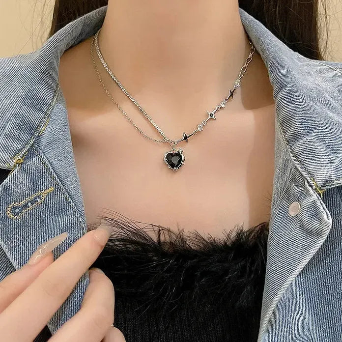 Y2K Kpop Black Heart Asymmetric Star Rhinestone Zinc Alloy Necklace