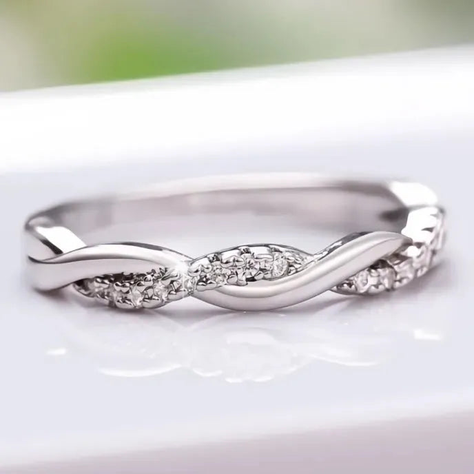 Fancy Women’s Twist Band Finger Ring with Sparkling Cubic Zirconia Wedding Engagement Jewelry