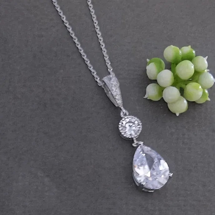Elegant Women Water Drop Pendant Necklace Cubic Zirconia Sparkling Party Jewelry