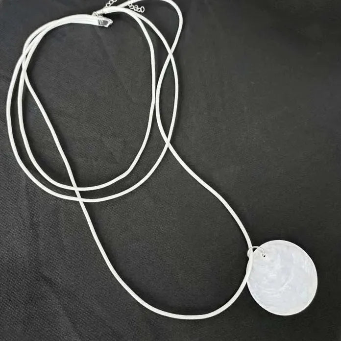 Minimalist White Shell Round Pendant Necklace Women Multi-layer Chain Fashion