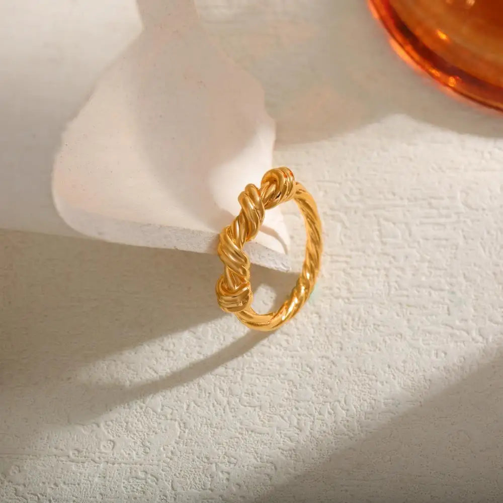 18K Gold Plated Twisted Spiral Metal Circle Ring for Women Stainless Steel Wed Band