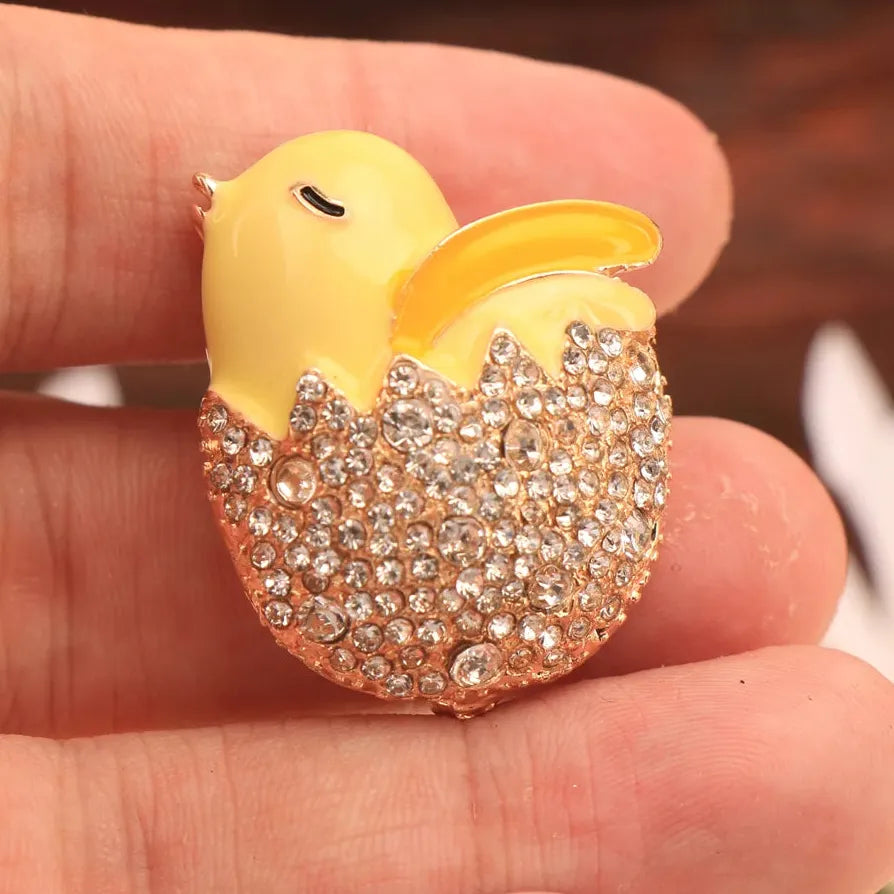 Luxury Classic Brooch for Men & Women Elegant Gift Accessory