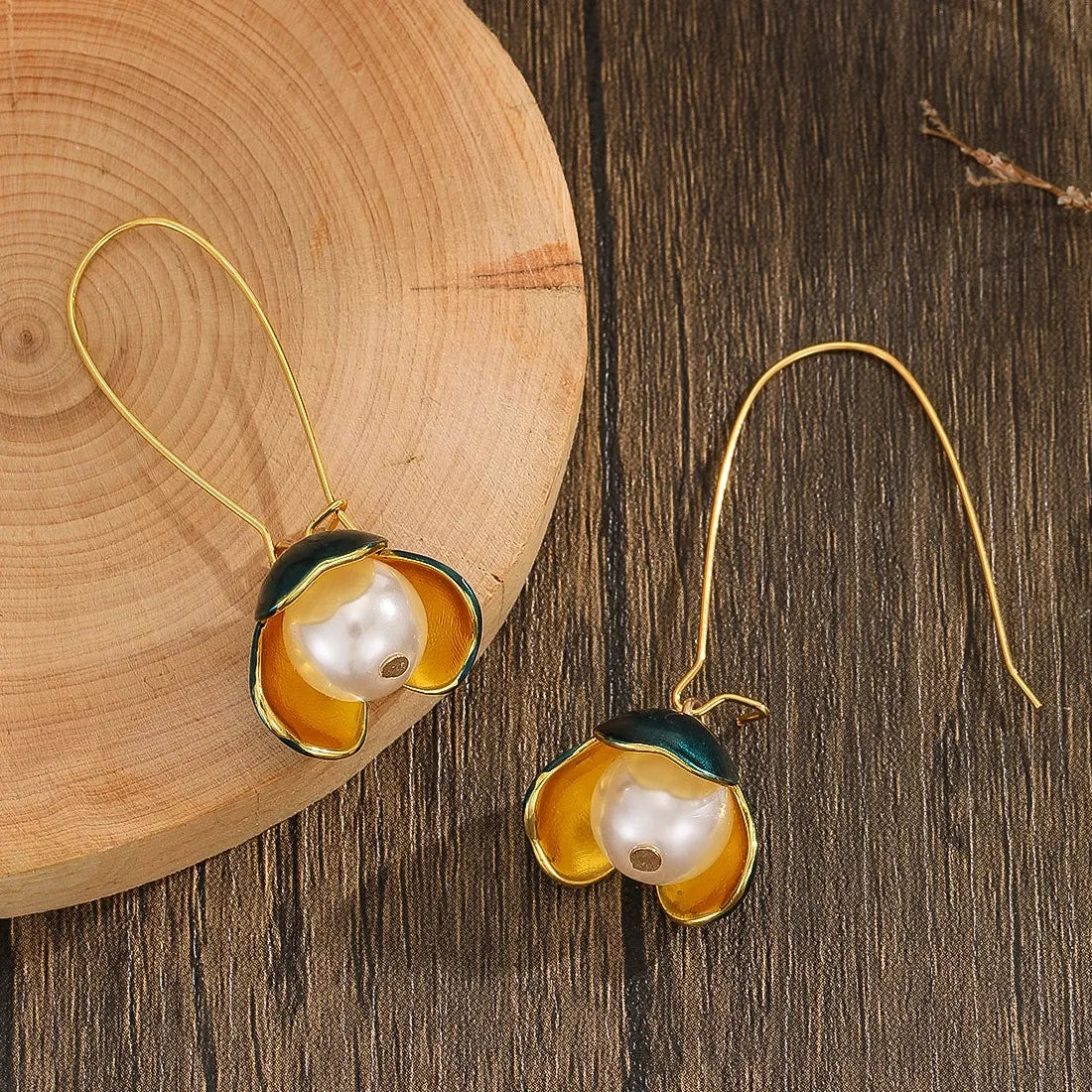 Women's Imitation Pearl Drop Earrings Green Leaf Alloy Resin Gold Retro Jewelry