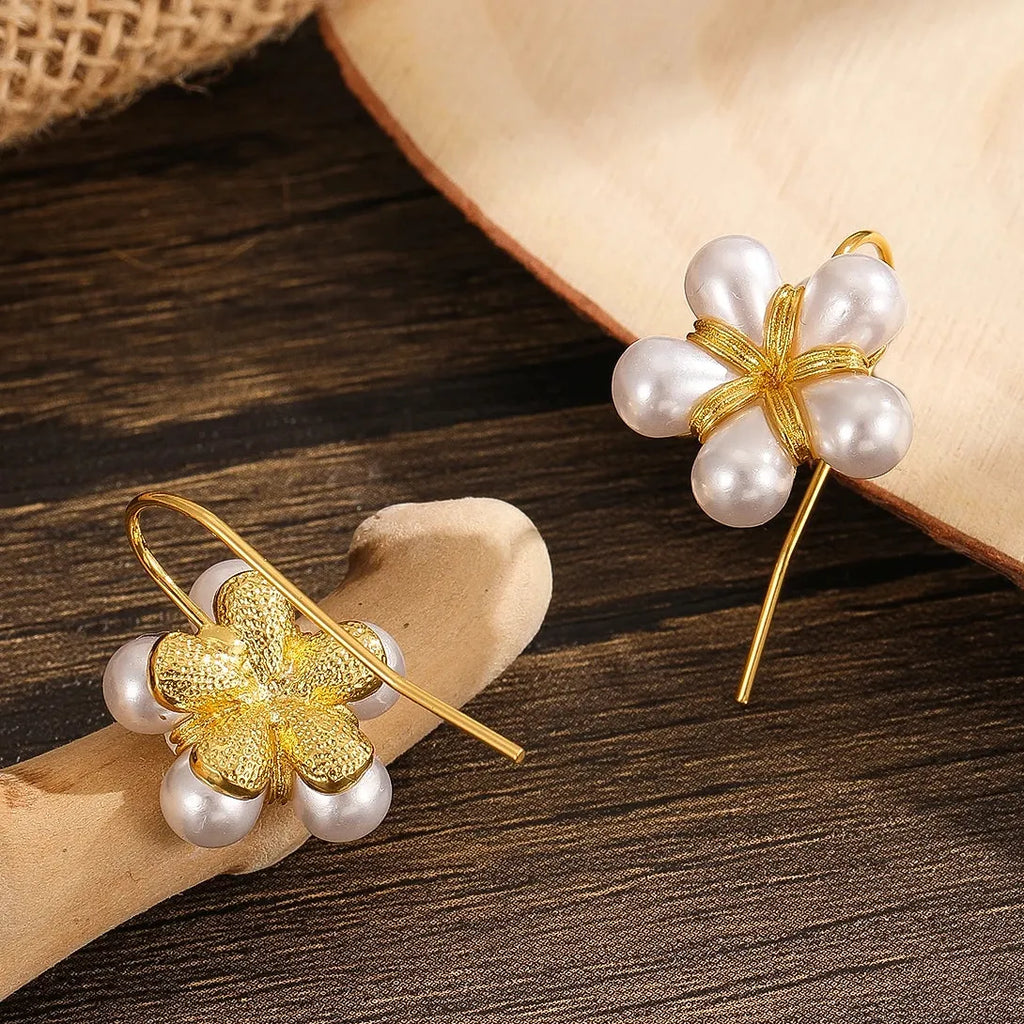 Flower Shaped White Pearl Zinc Alloy Ear Hooks Bridal Engagement Earrings