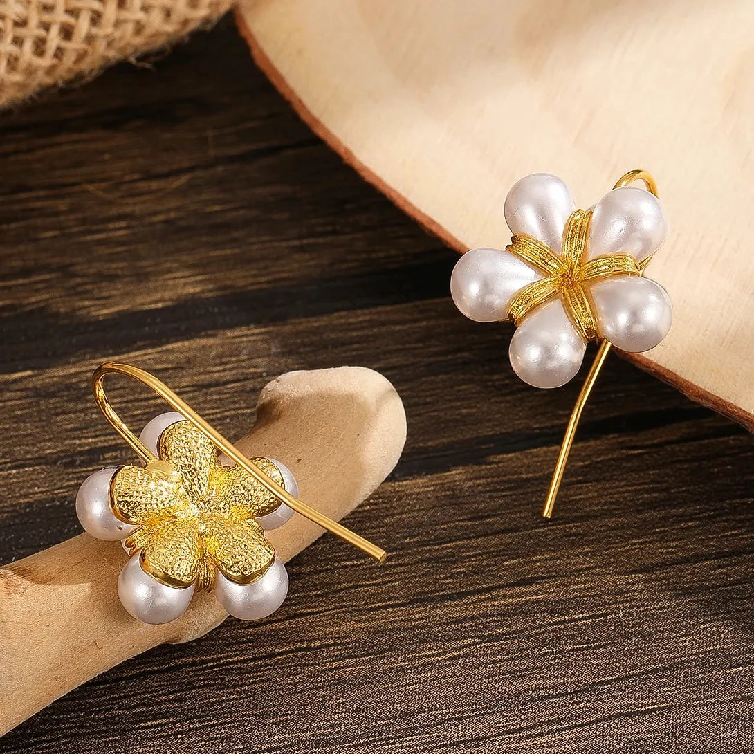 Flower Shaped White Pearl Zinc Alloy Ear Hooks Bridal Engagement Earrings