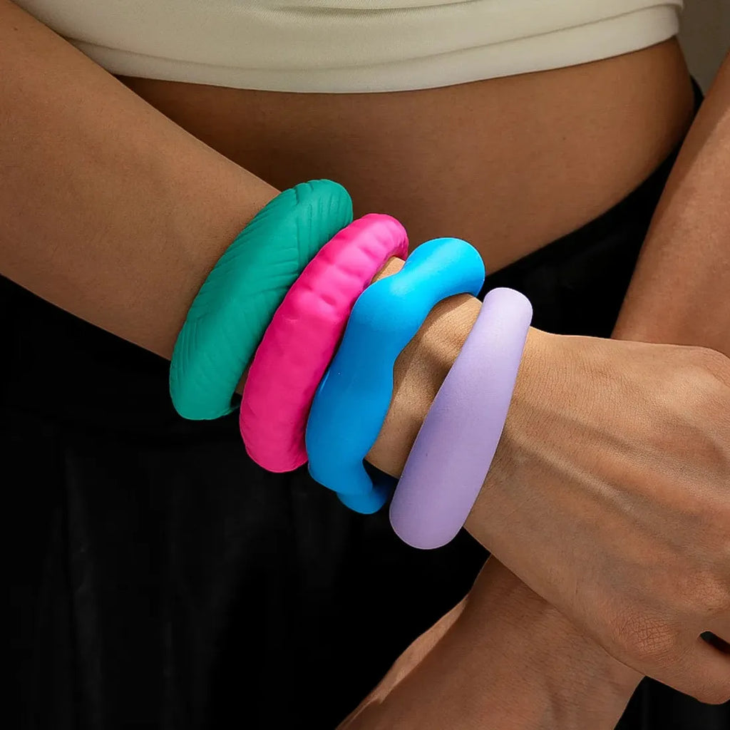 European American Oversized Unique Acrylic Irregular Geometric Open-Cuff Bangle - High-End Statement Wrist Jewelry for Women