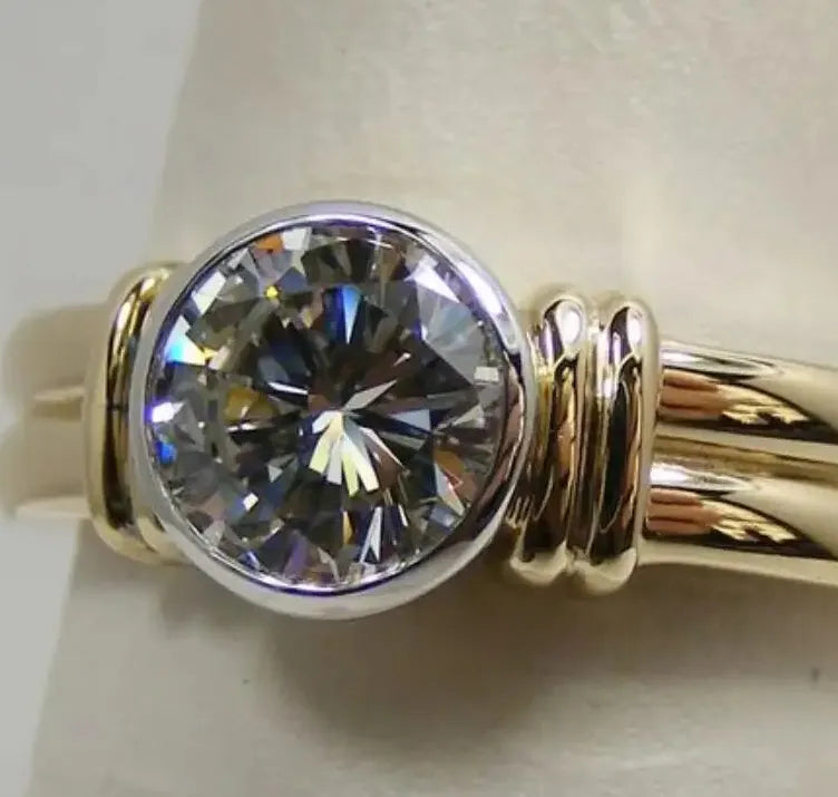 Two-Color Electroplated Round Rhinestone Ring for Women Zinc Alloy Jewelry