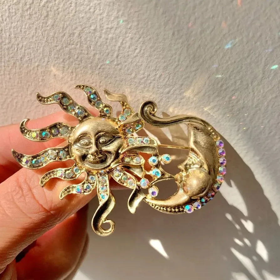 Antique Matte Gold Sun Moon Cameo Brooch Classic Jewelry Gift Unisex