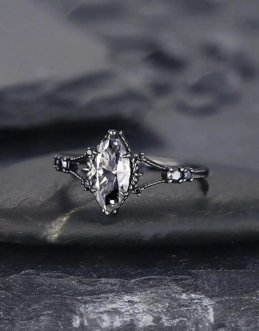 Luxury Retro Gun Plated Black Zinc Alloy Ring with Micro Set Zircon for Women
