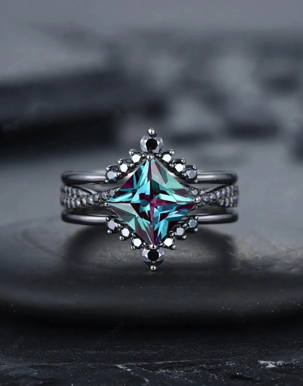 Luxury Retro Gun Plated Black Zinc Alloy Ring Set with Micro Black Zircon for Couples