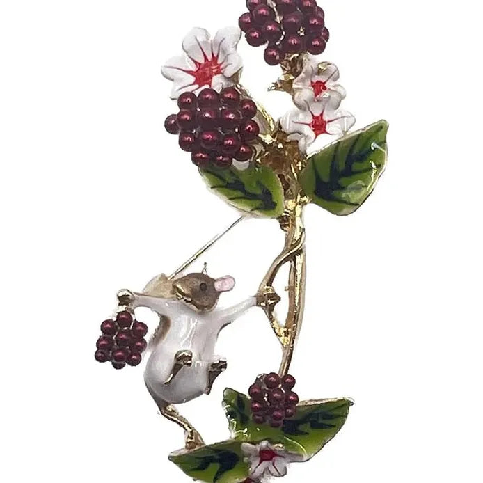 Chipmunk Cranberry Squirrel Brooch Corsage for Women Stylish Accessory