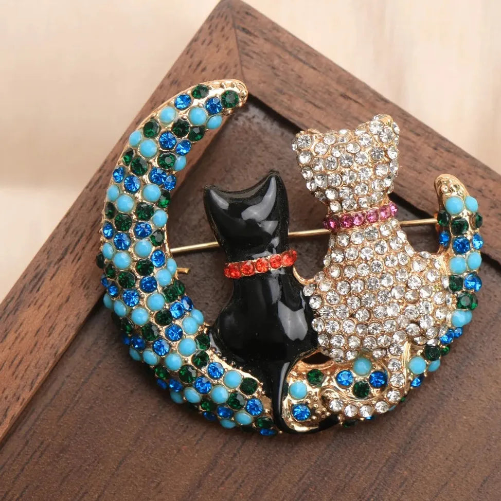 Elegant Vintage Cat Brooch for Women Fashion Accessory Gift