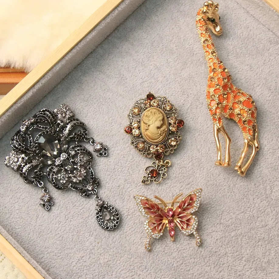 Elegant Floral Giraffe Butterfly Brooch Gift for Men & Women
