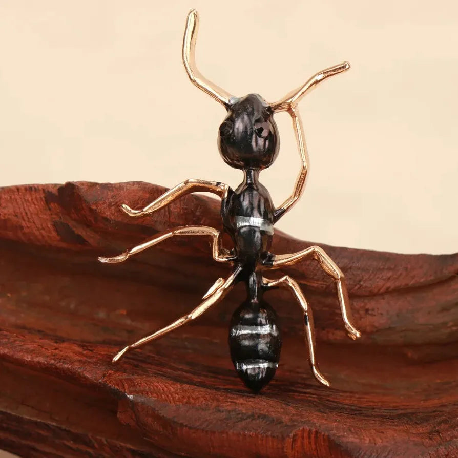 Luxury Classic Ant Brooch for Men and Women Elegant Gift Accessory