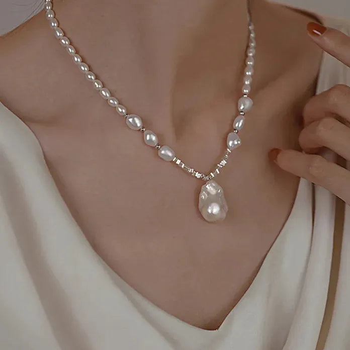 Luxury Baroque Pearl Necklace with French Retro Water Drop Pendant Zinc Alloy