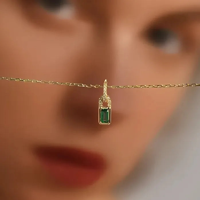 Chic Green Cubic Zirconia Lock Pendant Necklace for Women Copper Alloy