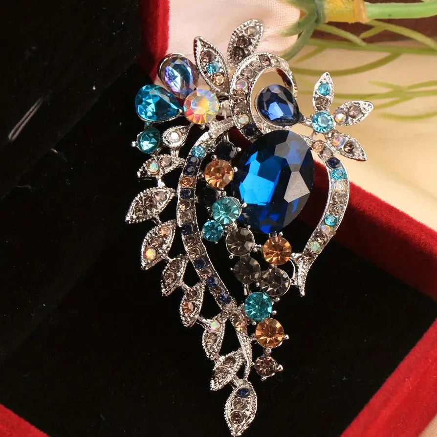 Luxury Openwork Floral Brooch Classic Gift for Men and Women