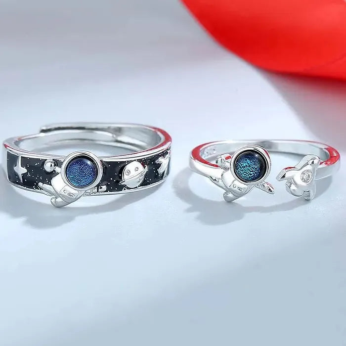 2Pcs Adjustable Astronaut Planet Rings for Women Men Trendy Jewelry