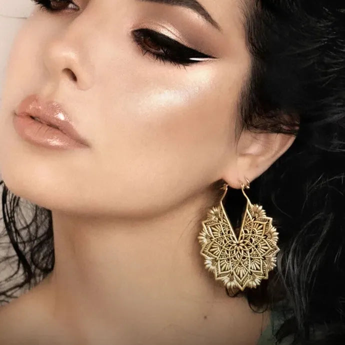 Retro Metal Hollow Flower Drop Earrings Bohemian Aristocratic Zinc Alloy Jewelry