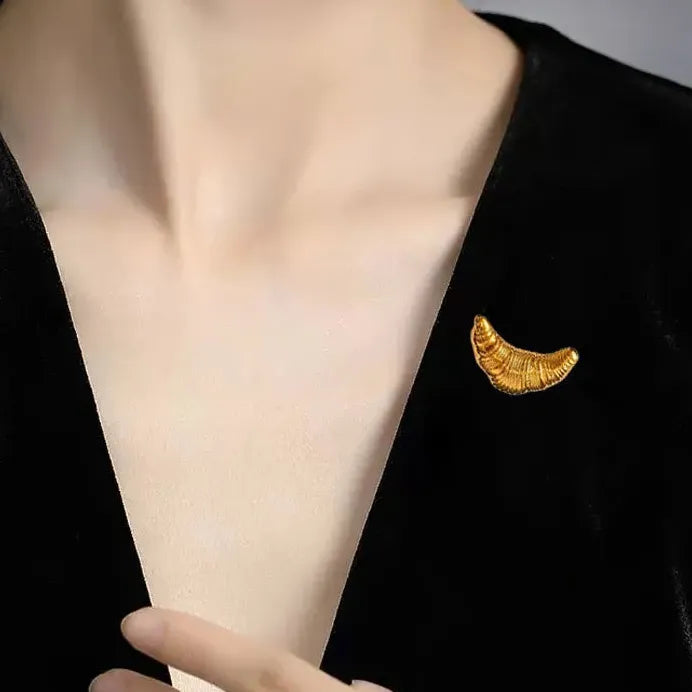 Vintage Moon-Shaped Zinc Alloy Brooch for Men and Women Gold Silver Gift